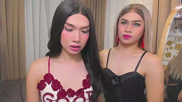 Snapshot of MaxCollins chatting on 11-28-25, 08:44 MaxCollins online show from 11-28-25, 08:44