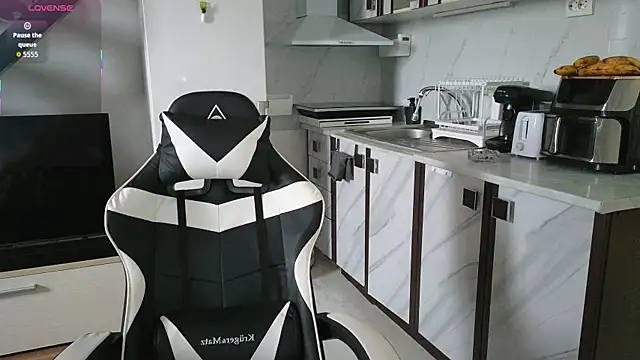 Snapshot of RyanStorm_ chatting on 11-26-25, 11:33 RyanStorm online show from 11-26-25, 11:33