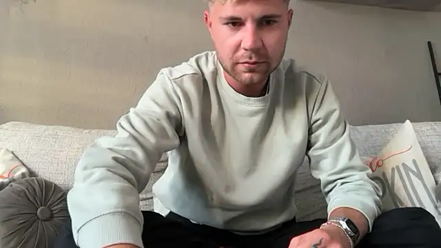 Snapshot of RioBlaze chatting on 09-14-25, 05:01 RioBlaze online show from 09-14-25, 05:01