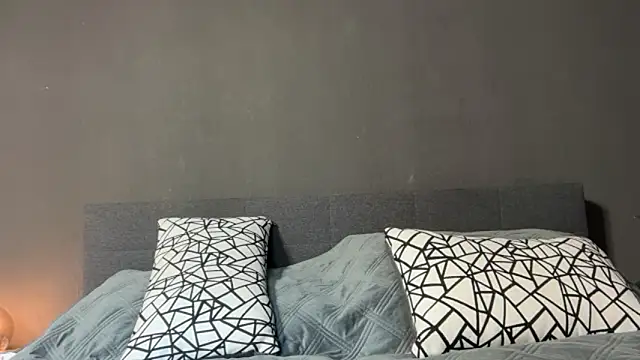 Snapshot of RioBlaze chatting on 09-19-25, 02:40 RioBlaze online show from 09-19-25, 02:40