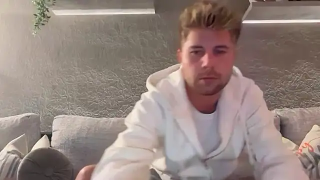 Snapshot of RioBlaze chatting on 09-30-25, 08:14 RioBlaze online show from 09-30-25, 08:14