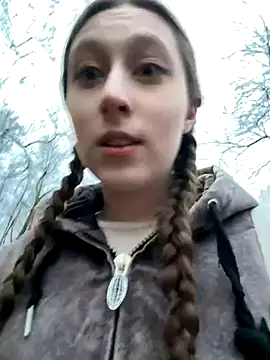 FroggyAnna online show from 10-26-25, 02:12