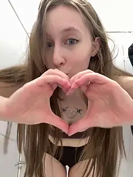 Snapshot of FroggyAnna chatting on 05-22-26, 03:39 FroggyAnna online show from 05-22-26, 03:39