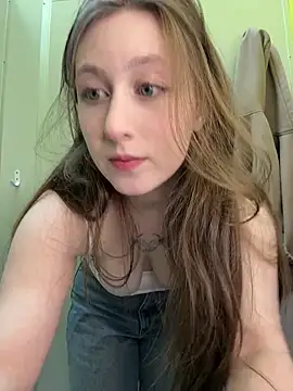 Snapshot of FroggyAnna chatting on 05-31-26, 04:25 FroggyAnna online show from 05-31-26, 04:25