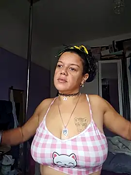 Snapshot of GoddessChantelle chatting on 10-13-25, 01:55 GoddessChantelle online show from 10-13-25, 01:55