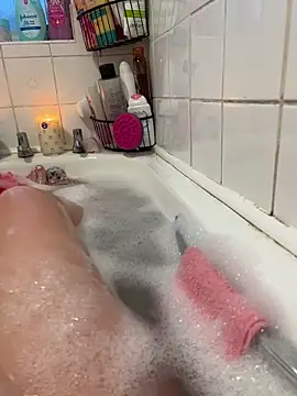 Snapshot of Imogenbabyyy chatting on 09-20-25, 05:47 Imogenbabyyy online show from 09-20-25, 05:47