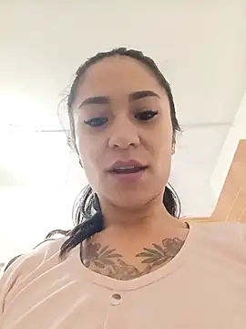 Snapshot of Liahdiaz_ chatting on 10-21-25, 01:34 Liahdiaz online show from 10-21-25, 01:34