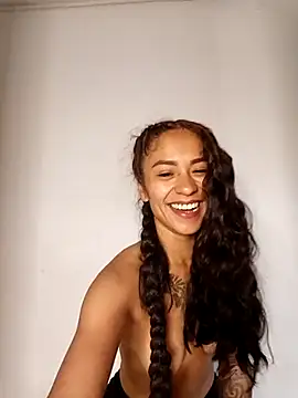 Liahdiaz  online show from 11-02-25, 12:07