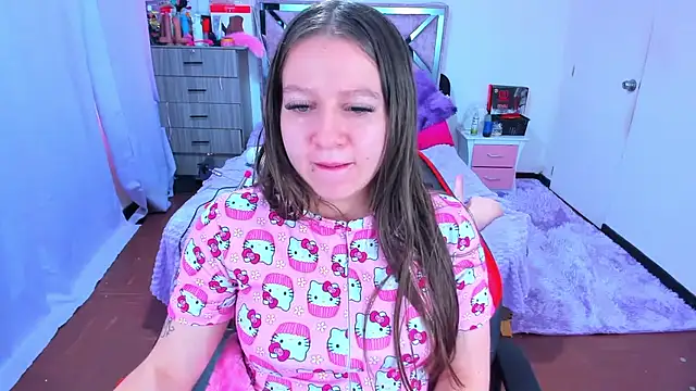 Luna Analya online show from 12-17-25, 12:33