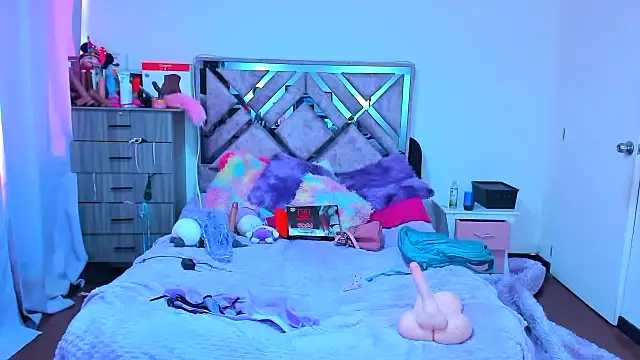 Luna Analya online show from 12-18-25, 12:55