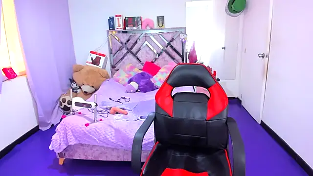 Luna Analya online show from 04-15-26, 04:25