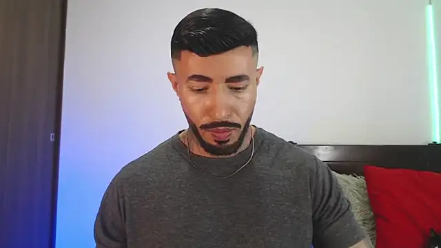 andrea de lucaa online show from 04-28-26, 02:38