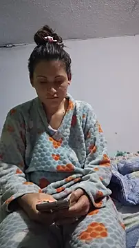 Snapshot of lindasyt chatting on 11-16-25, 10:43 lindasyt online show from 11-16-25, 10:43