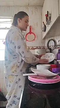 Snapshot of lindasyt chatting on 12-15-25, 04:22 lindasyt online show from 12-15-25, 04:22