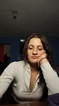 Snapshot of lindasyt chatting on 12-17-25, 04:18 lindasyt online show from 12-17-25, 04:18