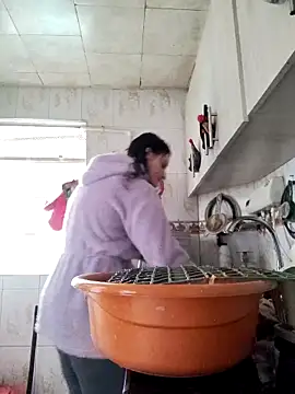 Snapshot of lindasyt chatting on 12-18-25, 08:37 lindasyt online show from 12-18-25, 08:37