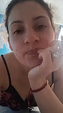 Snapshot of lindasyt chatting on 12-21-25, 04:25 lindasyt online show from 12-21-25, 04:25