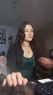 Snapshot of lindasyt chatting on 02-27-26, 02:33 lindasyt online show from 02-27-26, 02:33