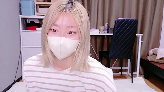 Nana  ch online show from 11-28-25, 04:37