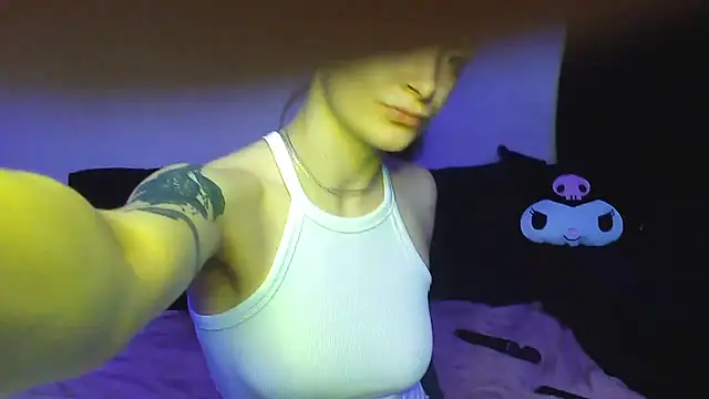 Snapshot of __Leyla__ chatting on 09-17-25, 07:04 Leyla online show from 09-17-25, 07:04