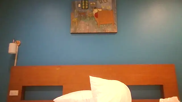 Snapshot of __Leyla__ chatting on 12-16-25, 05:18 Leyla online show from 12-16-25, 05:18