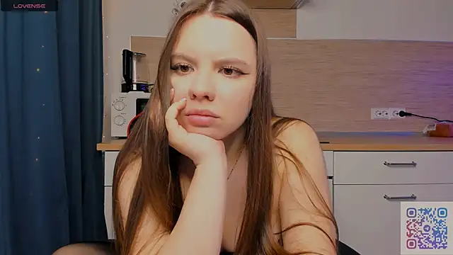 Chloe loo online show from 05-17-26, 06:37