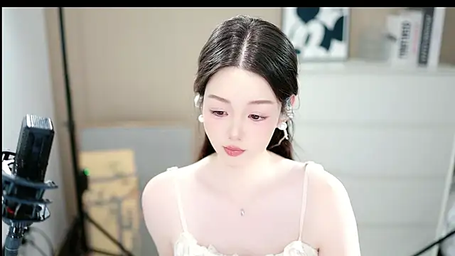 Snapshot of abbyli12 chatting on 12-20-25, 03:30 abbyli12 online show from 12-20-25, 03:30