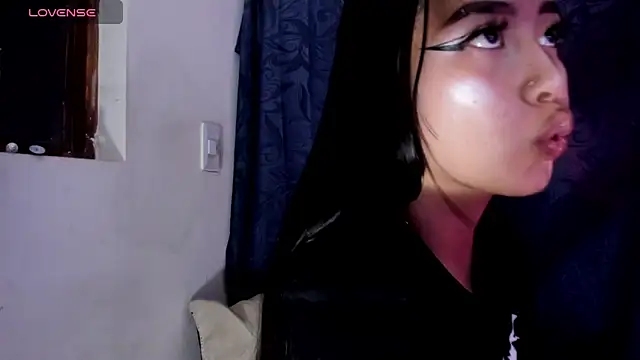 Snapshot of Viioleett_cum chatting on 10-02-25, 03:19 Viioleett cum online show from 10-02-25, 03:19
