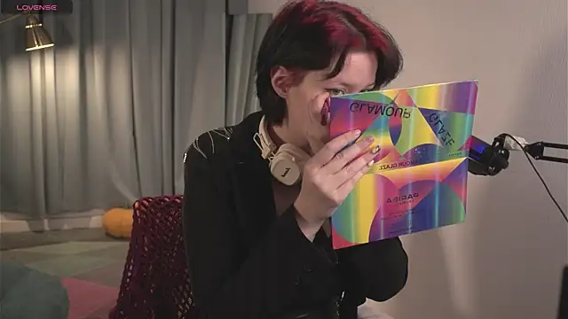 Snapshot of bluebeell chatting on 12-01-25, 05:01 bluebeell online show from 12-01-25, 05:01