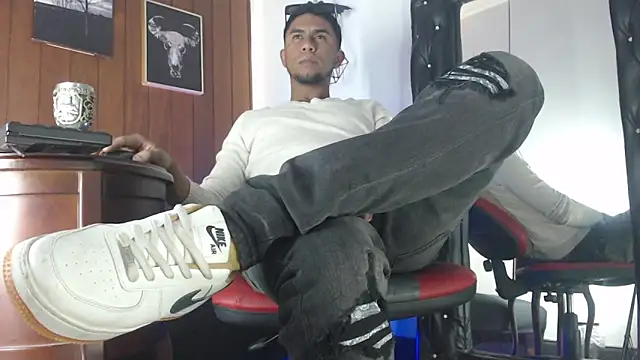 Snapshot of Sander_ath chatting on 09-26-25, 05:11 Sander ath online show from 09-26-25, 05:11