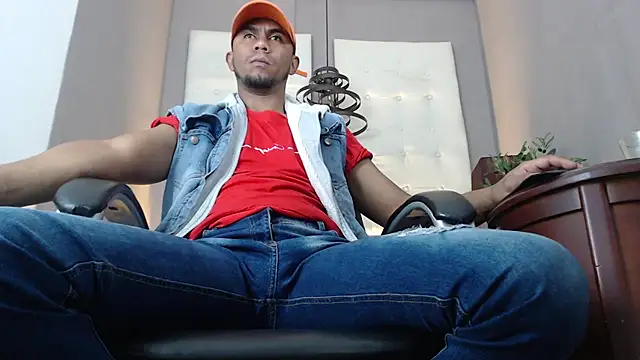 Snapshot of Sander_ath chatting on 10-01-25, 01:28 Sander ath online show from 10-01-25, 01:28