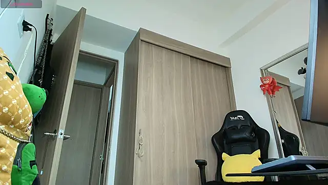 Snapshot of brunothompson3 chatting on 11-23-25, 12:10 brunothompson3 online show from 11-23-25, 12:10