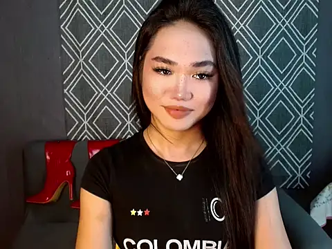 Snapshot of hugesignificant_69 chatting on 10-10-25, 05:39 hugesignificant 69 online show from 10-10-25, 05:39