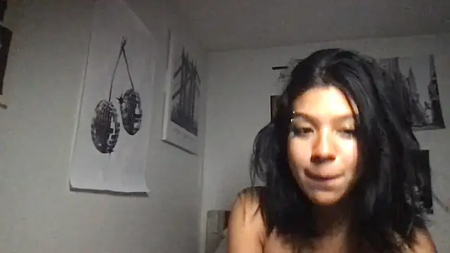 petitelatinateen online show from 09-18-25, 07:32