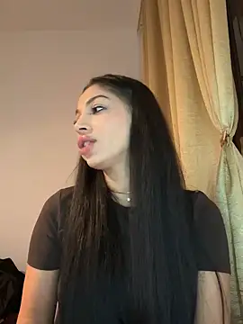 Snapshot of Bella_Vixen_ chatting on 10-15-25, 07:03 Bella Vixen online show from 10-15-25, 07:03