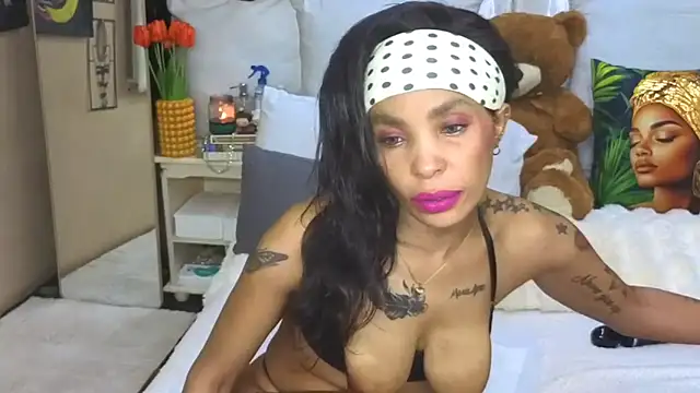 Snapshot of CaramelNatashaxx chatting on 05-05-26, 03:20 CaramelNatashaxx online show from 05-05-26, 03:20