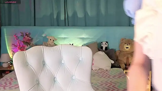 Aurora Bennet online show from 11-10-25, 12:42