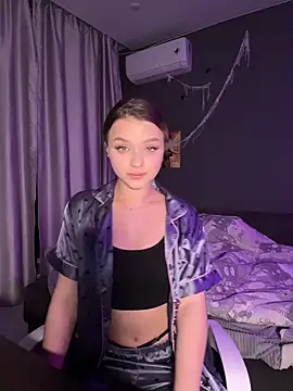 Snapshot of VelvetRush_ chatting on 10-30-25, 04:30 VelvetRush online show from 10-30-25, 04:30