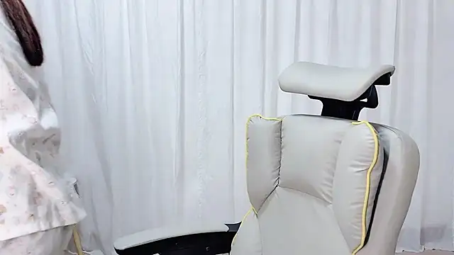 Dec-7758 online show from 10-27-25, 07:23