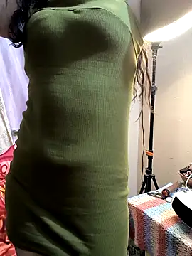 Snapshot of queenbuggi chatting on 12-05-25, 11:08 queenbuggi online show from 12-05-25, 11:08