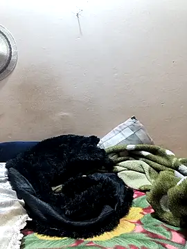 Snapshot of queenbuggi chatting on 03-07-26, 03:42 queenbuggi online show from 03-07-26, 03:42