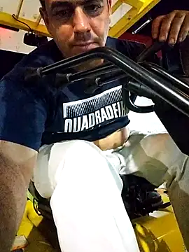 Snapshot of branquinho3 chatting on 11-29-25, 01:19 branquinho3 online show from 11-29-25, 01:19