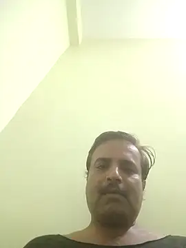 Snapshot of vardh033 chatting on 09-20-25, 05:03 vardh033 online show from 09-20-25, 05:03