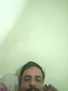 Snapshot of vardh033 chatting on 10-04-25, 03:15 vardh033 online show from 10-04-25, 03:15