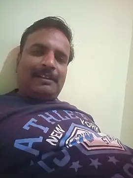 Snapshot of vardh033 chatting on 10-08-25, 05:21 vardh033 online show from 10-08-25, 05:21