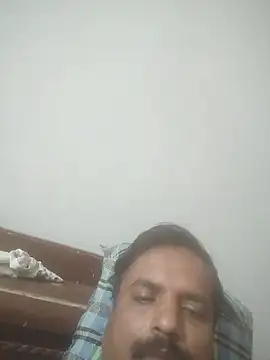 Snapshot of vardh033 chatting on 10-26-25, 01:22 vardh033 online show from 10-26-25, 01:22