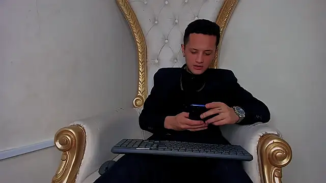 SkinnyZetth online show from 10-24-25, 05:04