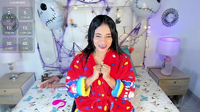 Snapshot of sara_coor chatting on 10-27-25, 11:14 sara coor online show from 10-27-25, 11:14