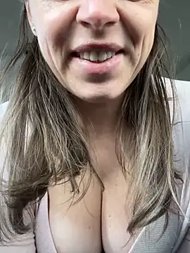 ladywithbigass online show from 12-18-25, 07:47