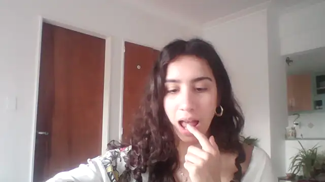 Snapshot of Souphicherry chatting on 10-12-25, 08:19 Souphicherry online show from 10-12-25, 08:19